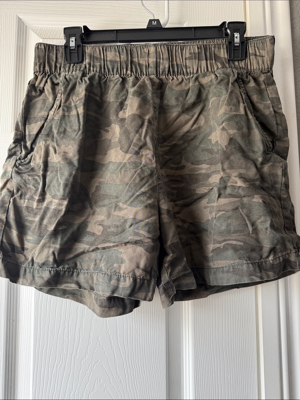 Women's Camouflage Shorts with Elastic Waist - Olive Camo